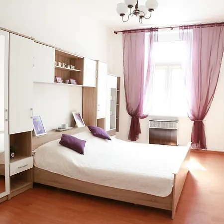 Charming Close To Old Town&metro